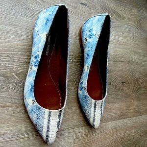 Donald J Pliner Adore Flats: Snake And Blue Floral Printed